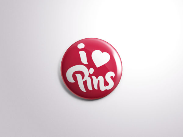 Free pin button badge mockup (PSD)