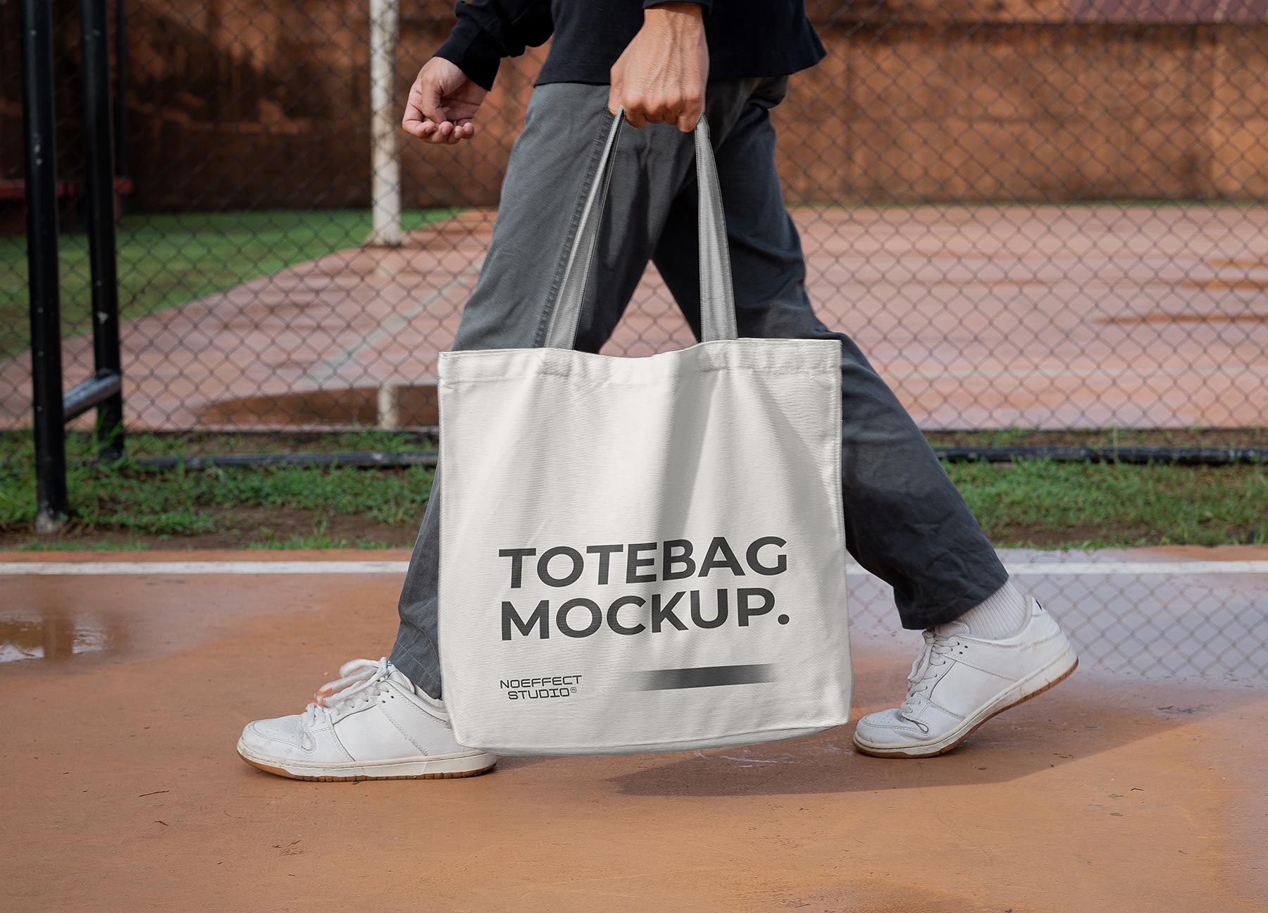 Tote Bag Mockup (PSD)